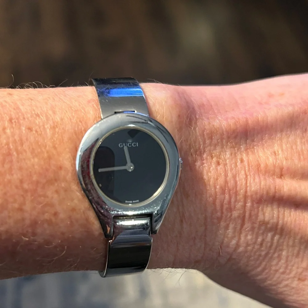 318. Gucci 6700L watch with COA